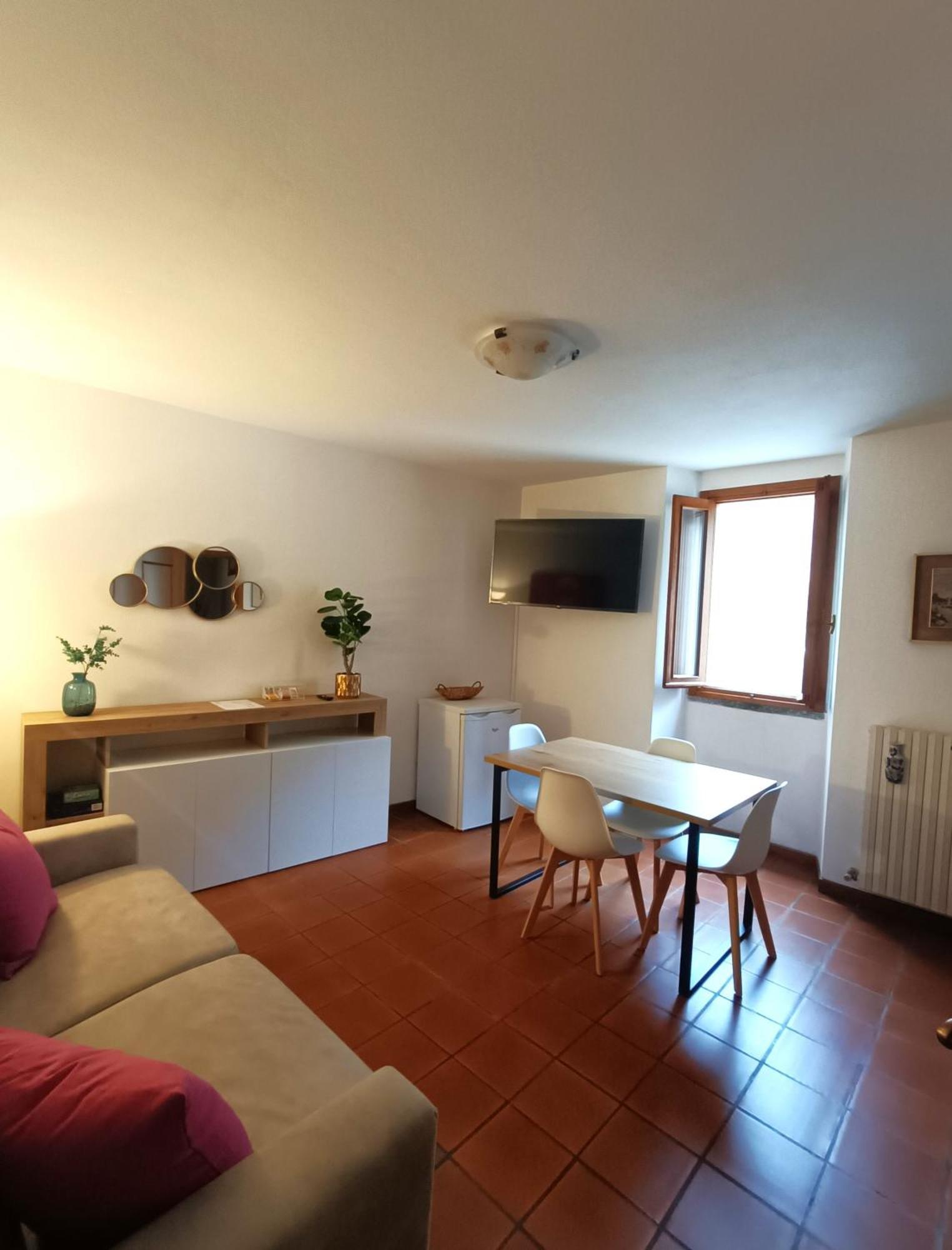 Riva Bianca Castle Holiday Home Lierna Exterior foto